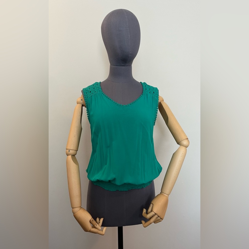 👚 Solitaire Teal Crochet Trim Tank Top